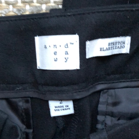 A new day black Capri pants - Picture 3 of 3